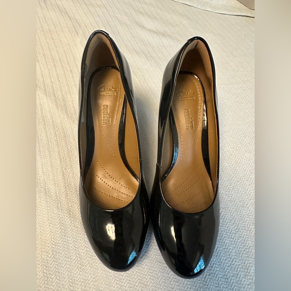 New out of box Clark’s black leather patent heels